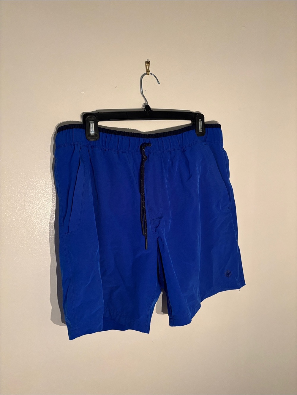 Coolibar men’s blue swim trunks